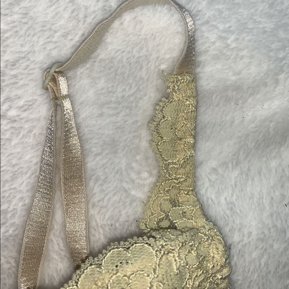 VICTORIAS SECRET💛 Lacey yellow bra! - Picture 5 of 7